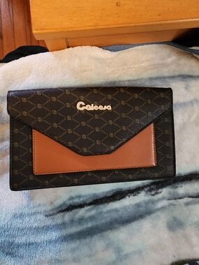 Like New Caleesa Envelope Clutch Wallet